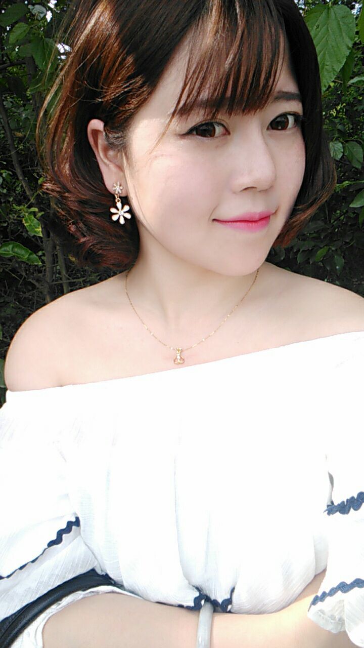 环球信鸽资讯网美女主播私照