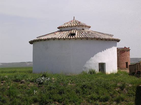 https://upload.wikimedia.org/wikipedia/commons/b/ba/Palomar_-_Tierra_de_Campos.jpg